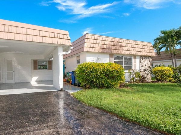 2126 RIVERBLUFF PARKWAY , Unit V323, SARASOTA, FL 34231