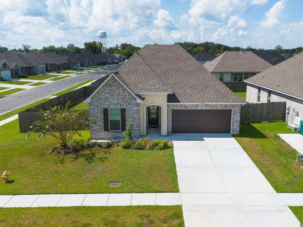 1660 Rangeland Ave, Zachary, LA 70791