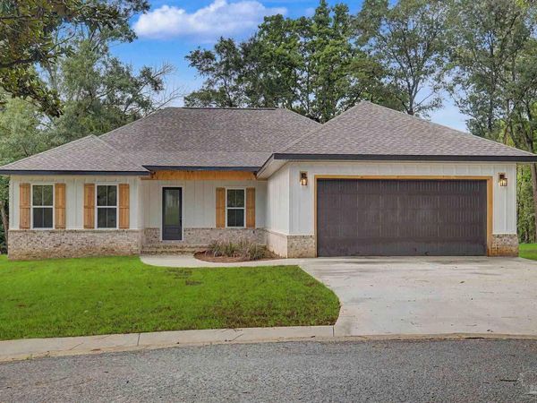 8700 Thunderbird Dr, Pensacola, FL 32514