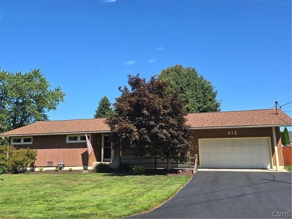 212 Cleveland Avenue , Liverpool, NY 13088