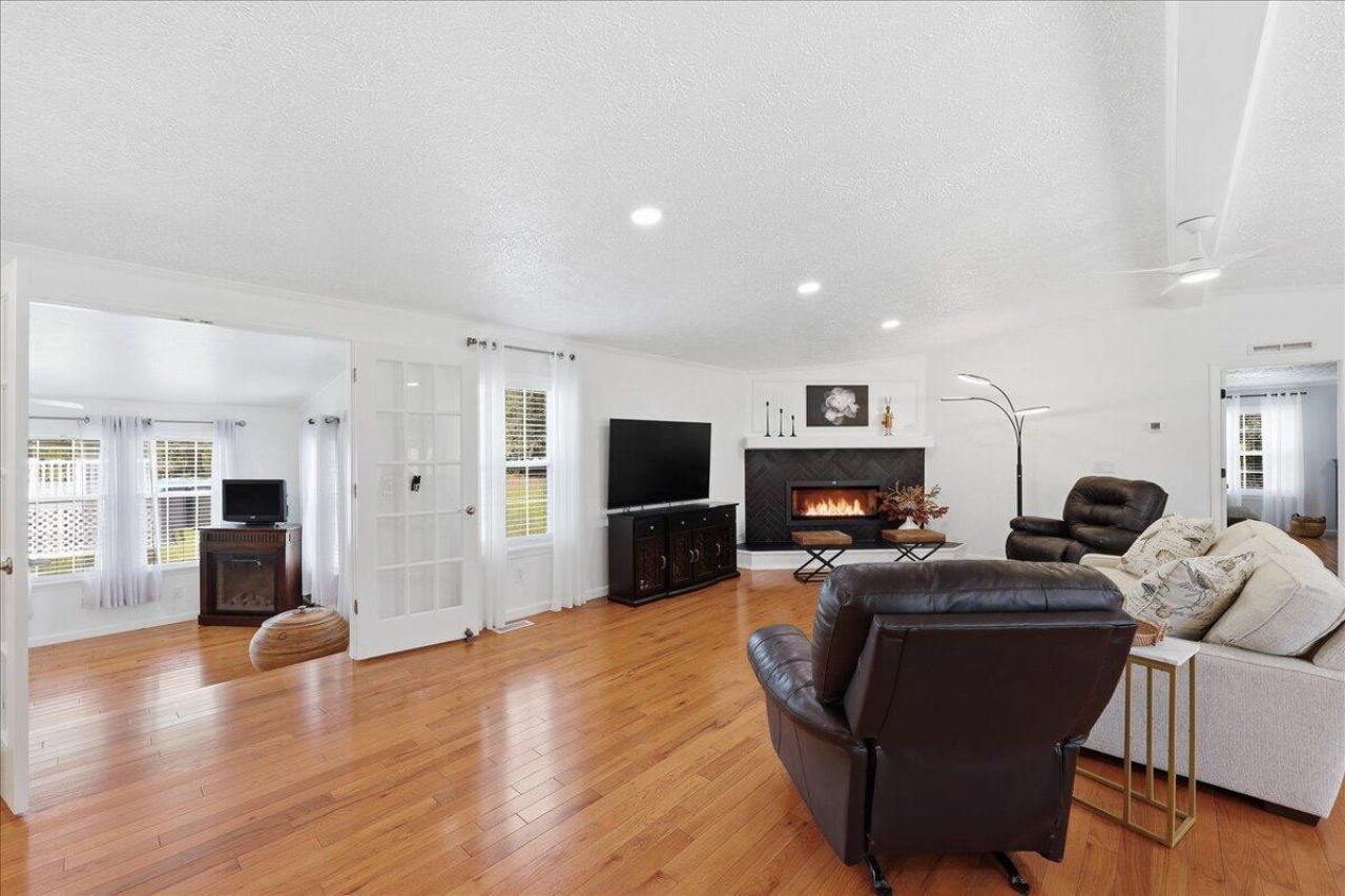 4837 Jefferies Highway Photo 24