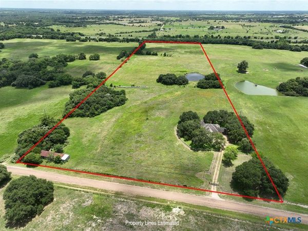 1552 Holub Road, Schulenburg, TX 78956