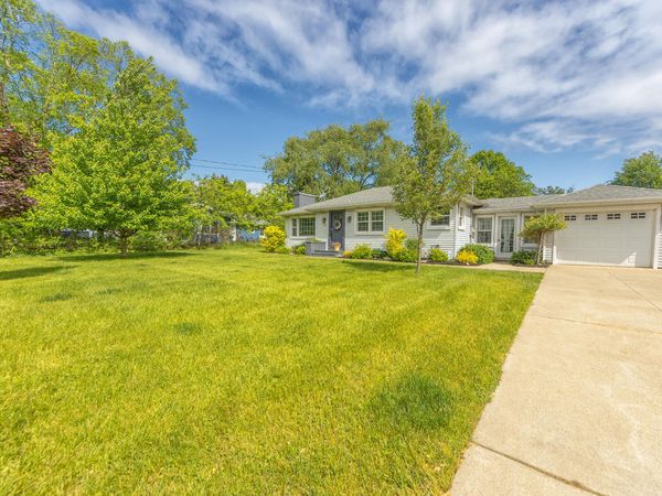 212 W Randolph Street, Douglas, MI 49406