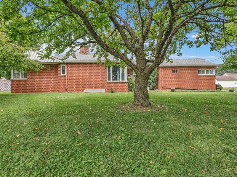 1804 N Columbus Street , Lancaster, OH 43130 Photo 1