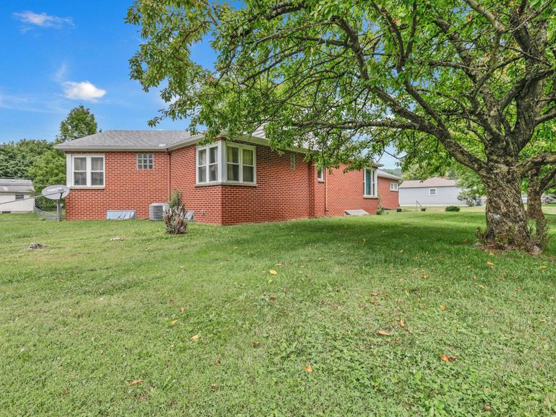 1804 N Columbus Street , Lancaster, OH 43130 Photo 3