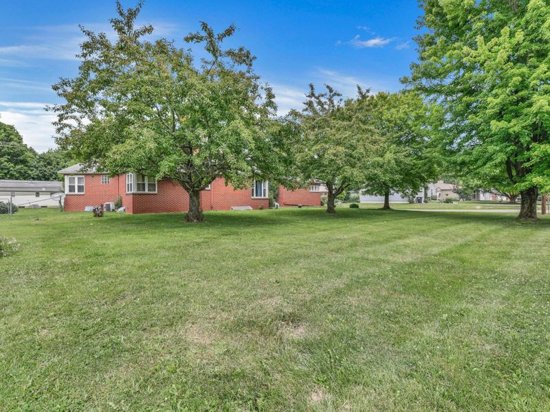 1804 N Columbus Street , Lancaster, OH 43130 Photo 4