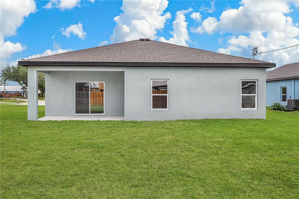8025 100th Court , Vero Beach, FL 32967 Photo