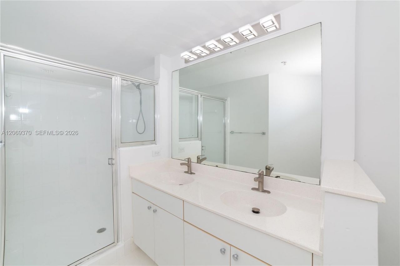 17100 N Bay Rd , Unit 1407, Sunny Isles Beach, FL 33160 Photo