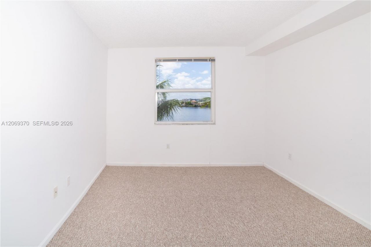 17100 N Bay Rd , Unit 1407, Sunny Isles Beach, FL 33160 Photo