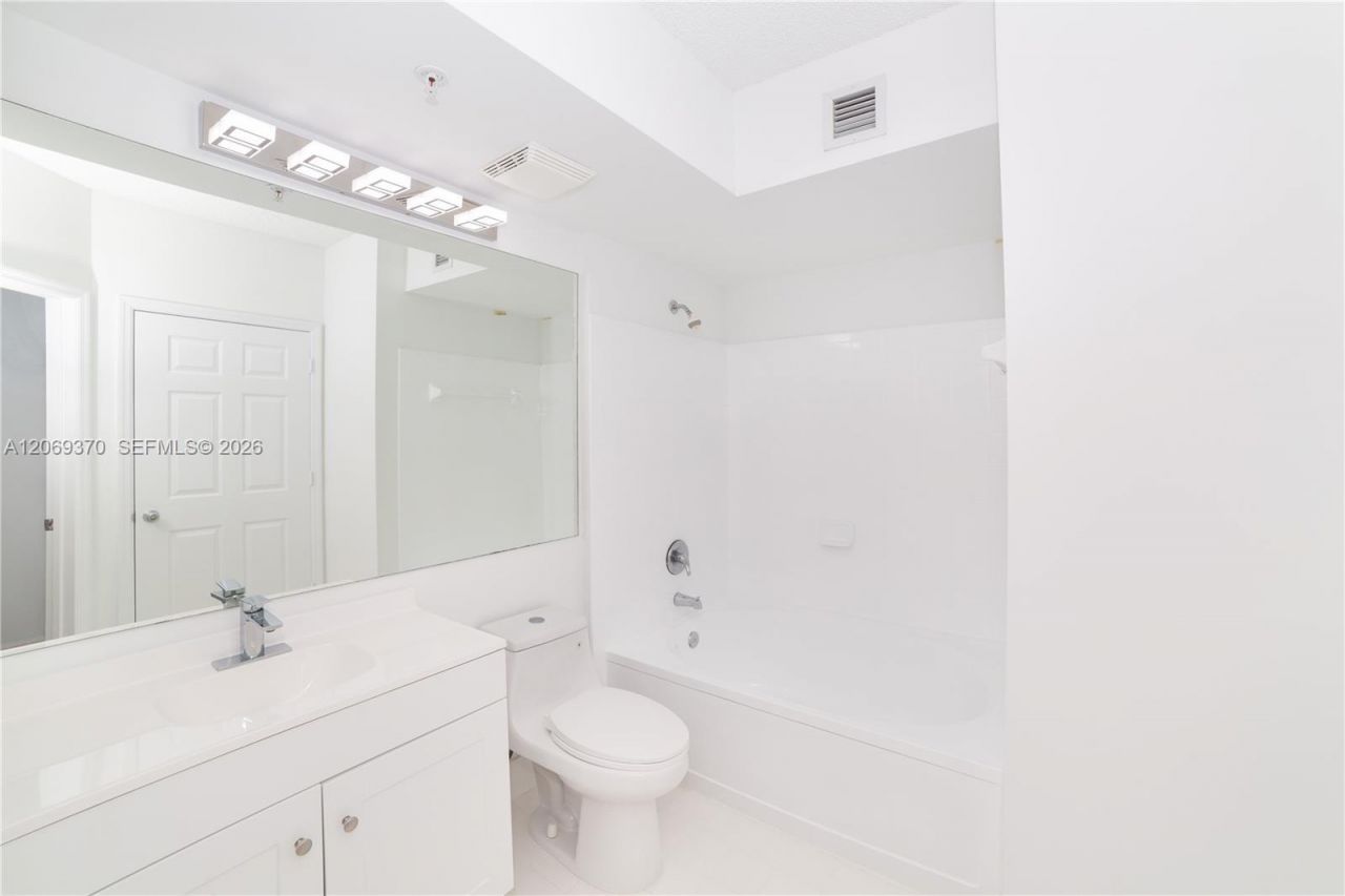 17100 N Bay Rd , Unit 1407, Sunny Isles Beach, FL 33160 Photo