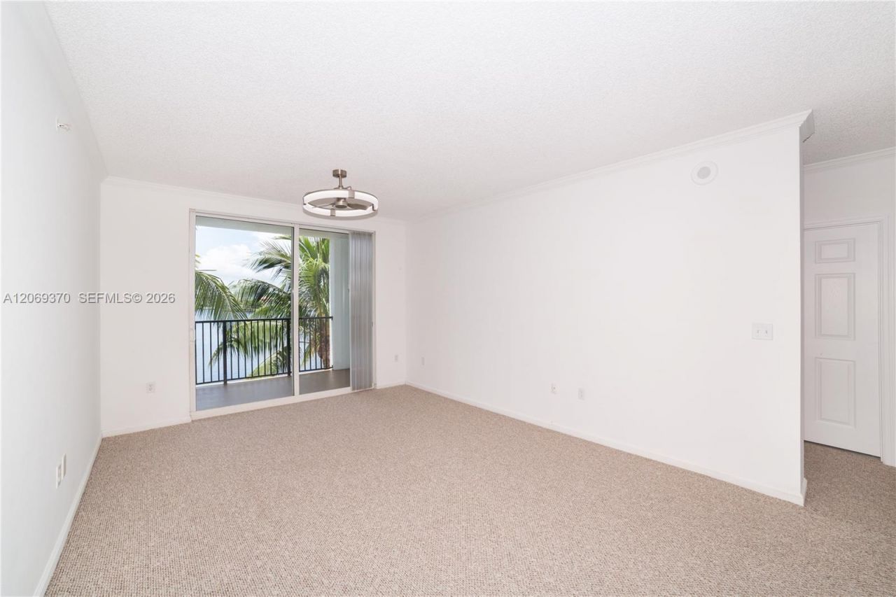17100 N Bay Rd , Unit 1407, Sunny Isles Beach, FL 33160 Photo