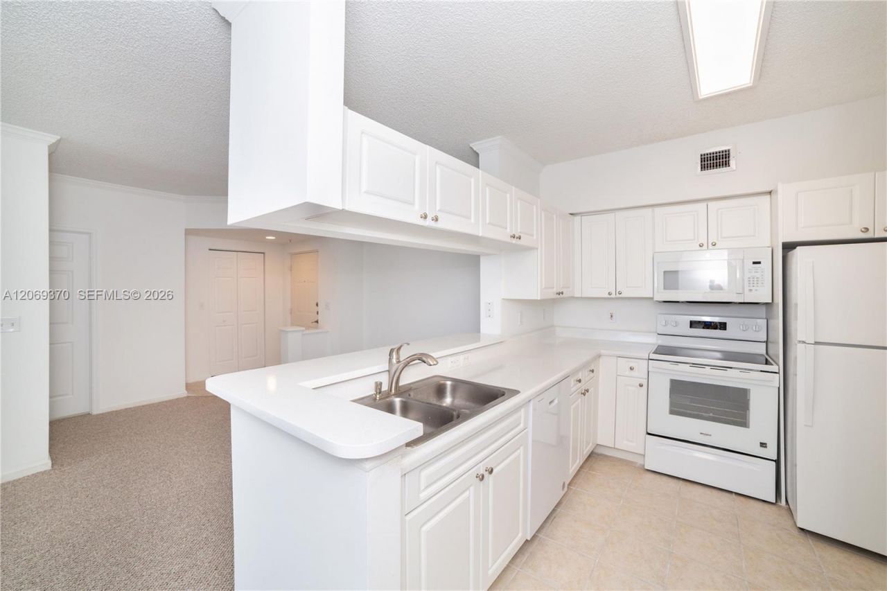 17100 N Bay Rd , Unit 1407, Sunny Isles Beach, FL 33160 Photo