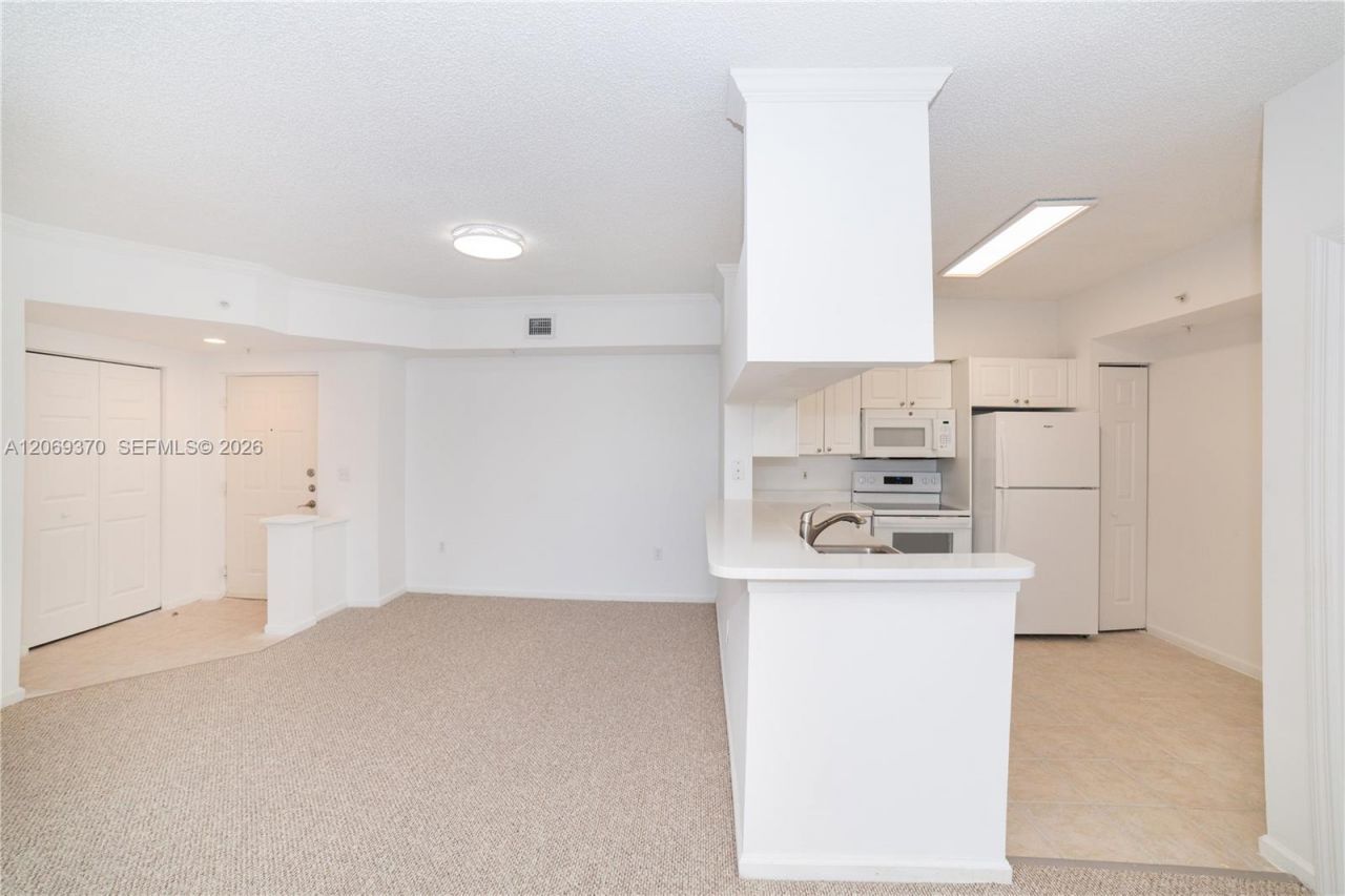 17100 N Bay Rd , Unit 1407, Sunny Isles Beach, FL 33160 Photo