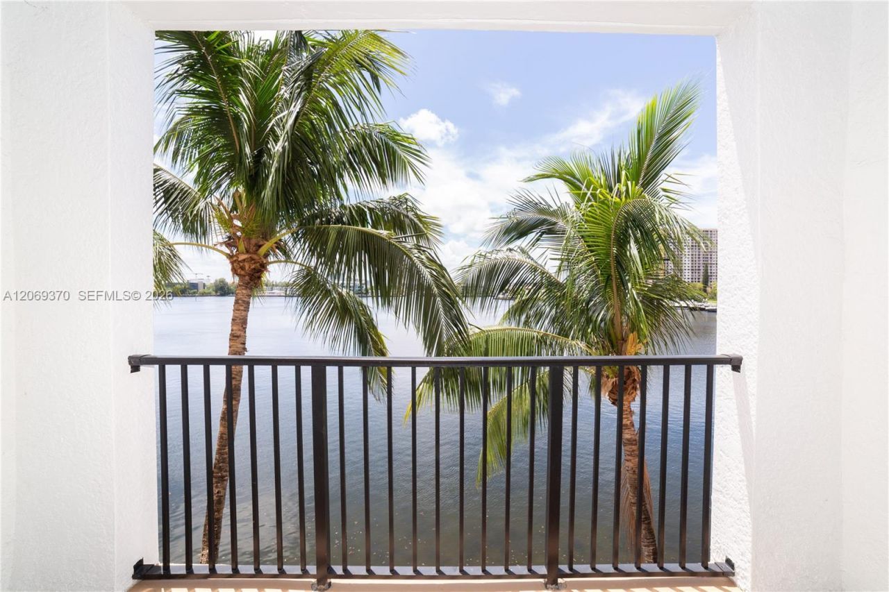17100 N Bay Rd , Unit 1407, Sunny Isles Beach, FL 33160 Photo