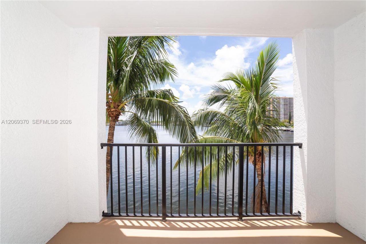17100 N Bay Rd , Unit 1407, Sunny Isles Beach, FL 33160 Photo
