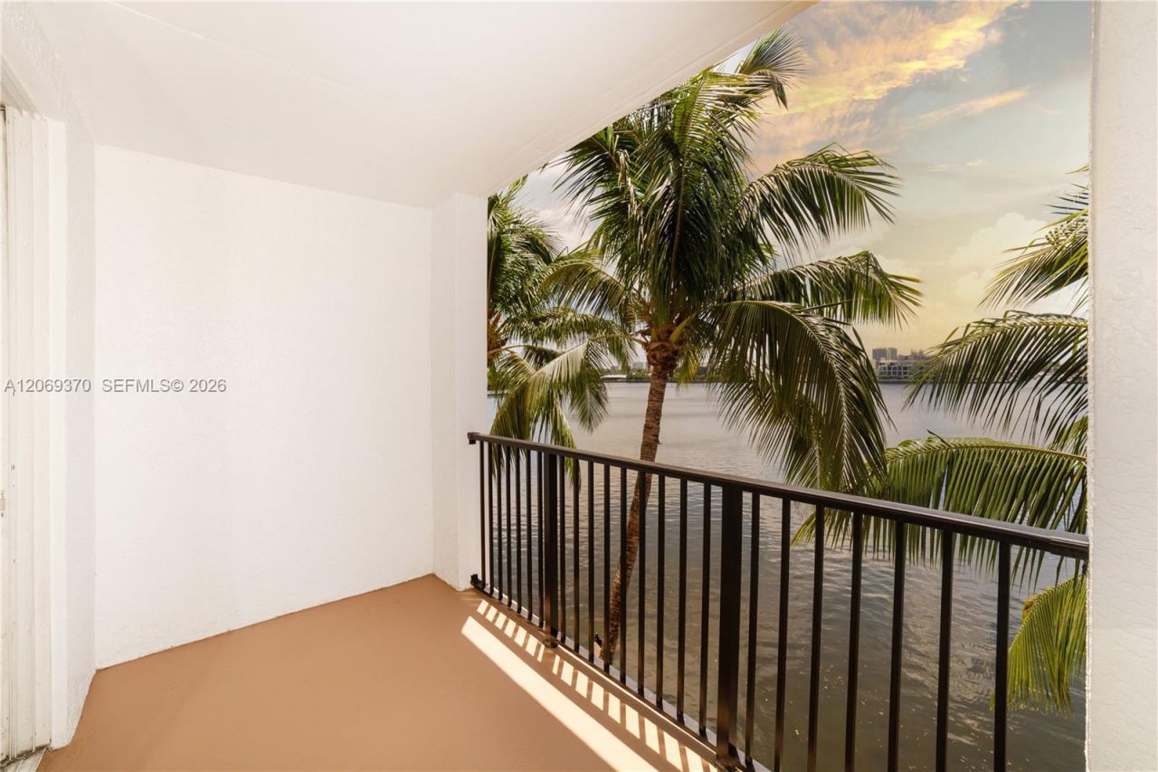17100 N Bay Rd , Unit 1407, Sunny Isles Beach, FL 33160 Photo