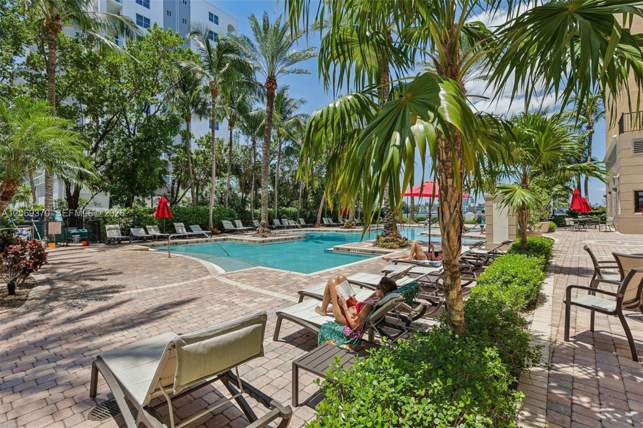 17100 N Bay Rd , Unit 1407, Sunny Isles Beach, FL 33160 Photo