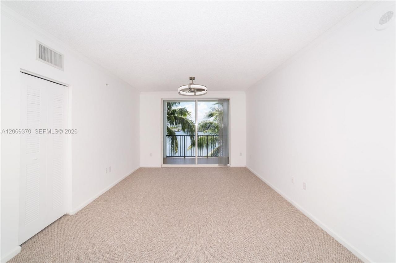 17100 N Bay Rd , Unit 1407, Sunny Isles Beach, FL 33160 Photo