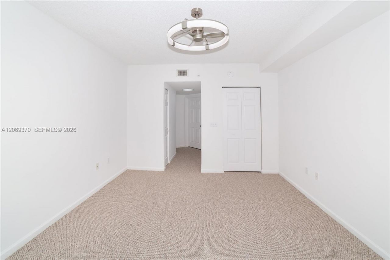 17100 N Bay Rd , Unit 1407, Sunny Isles Beach, FL 33160 Photo