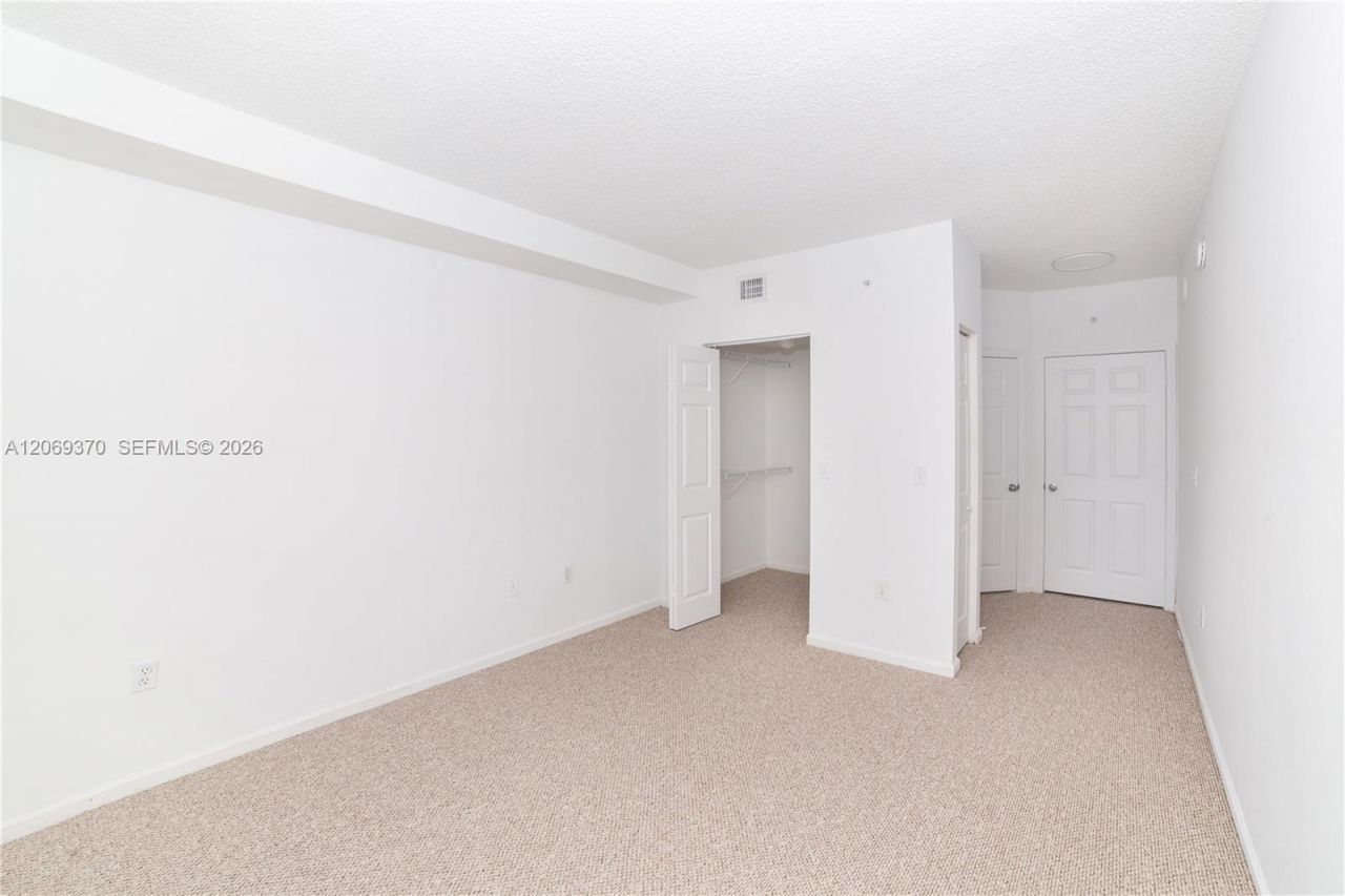 17100 N Bay Rd , Unit 1407, Sunny Isles Beach, FL 33160 Photo