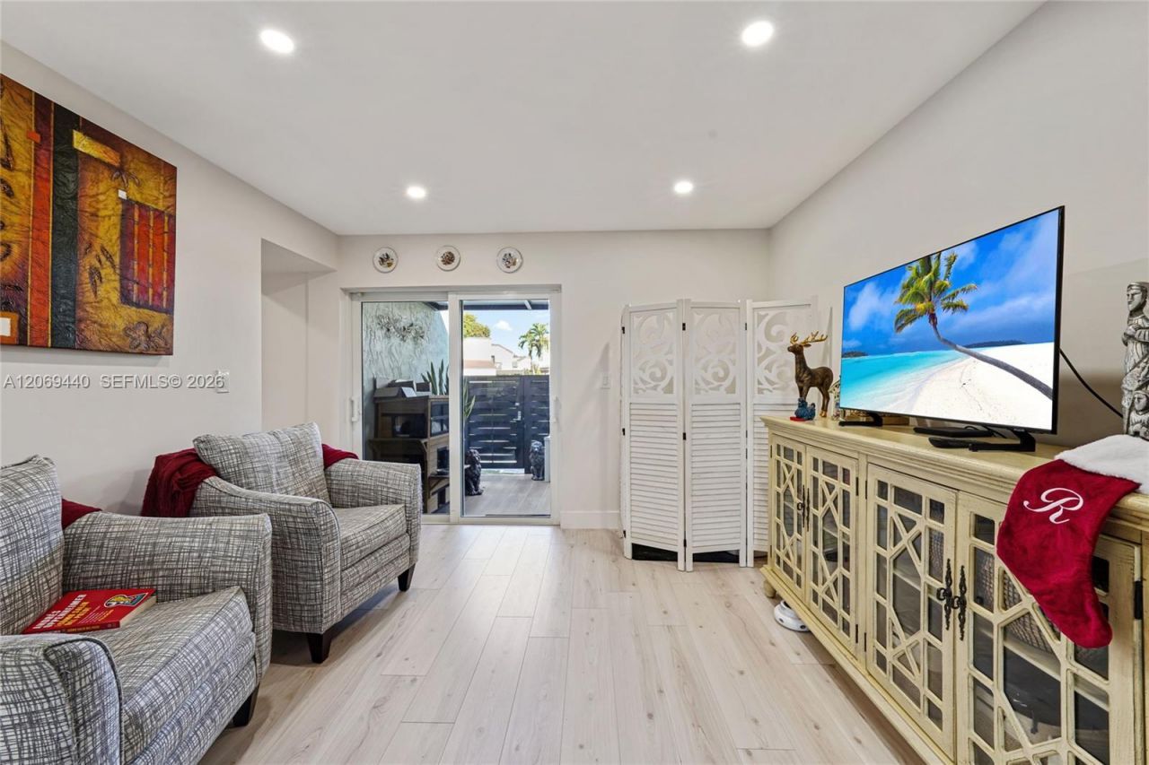 10310 NW 5th Ter, Unit 4-26, Miami, FL 33172 Photo