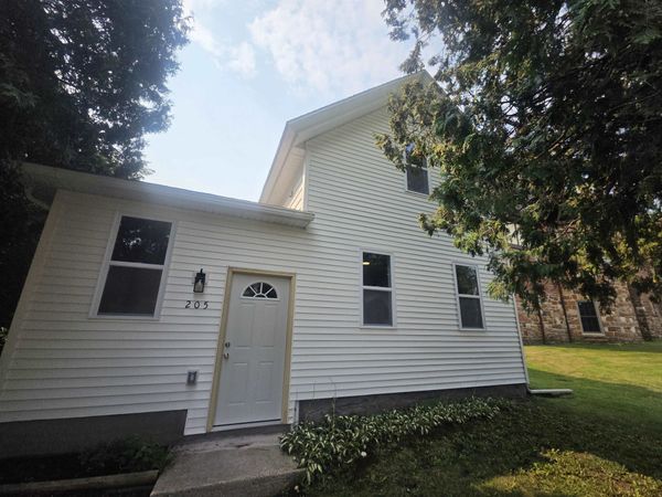 205 W Broadway Street, Rock Springs, WI 53961