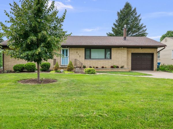 242 Orchard Court , Silvis, IL 61282