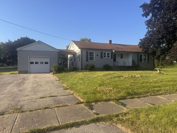 203 E 2nd Street , Genoa, IL 60135