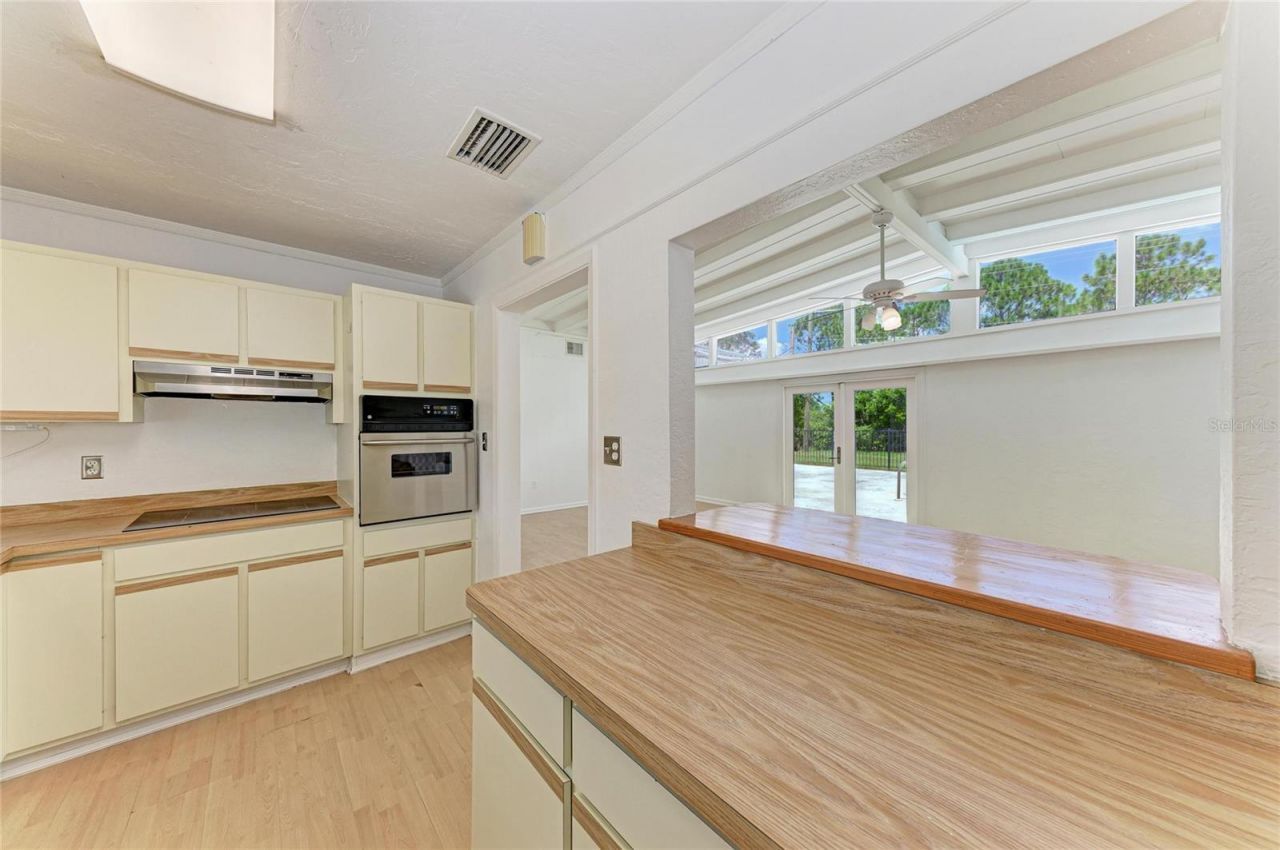 413 Whitfield Avenue, Sarasota, FL 34243 Photo