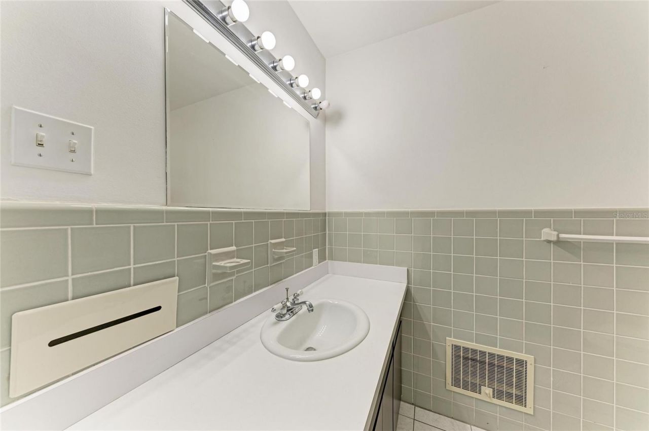 413 Whitfield Avenue, Sarasota, FL 34243 Photo