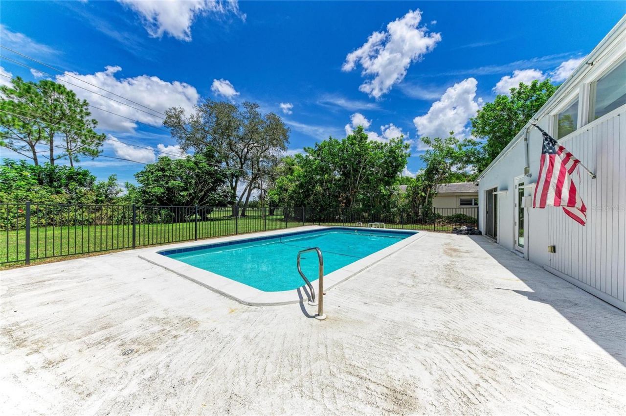 413 Whitfield Avenue, Sarasota, FL 34243 Photo