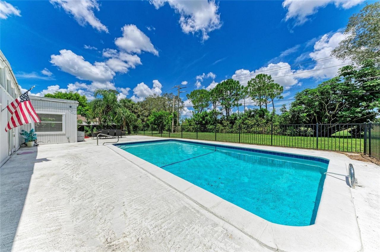 413 Whitfield Avenue, Sarasota, FL 34243 Photo