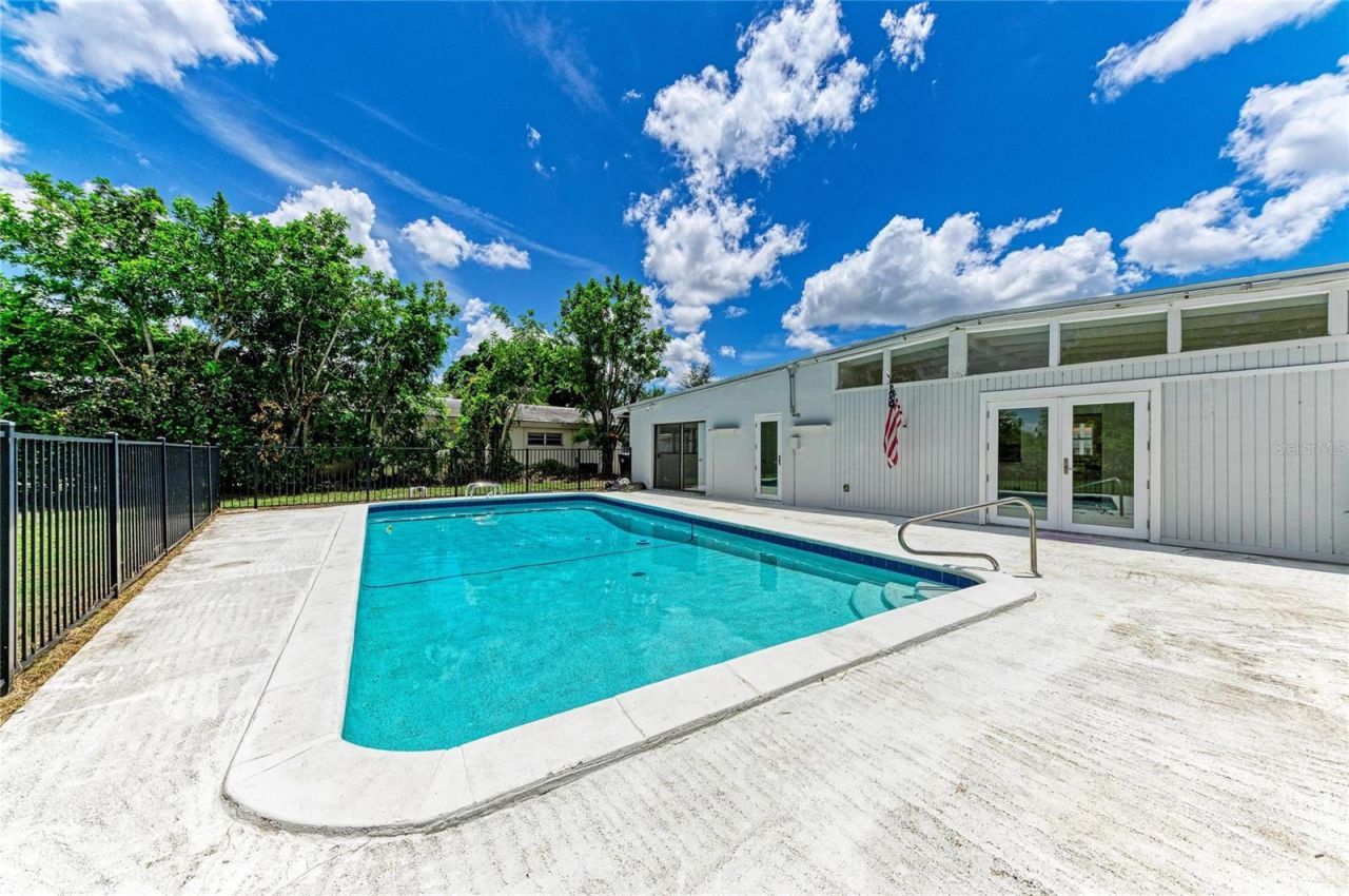 413 Whitfield Avenue, Sarasota, FL 34243 Photo