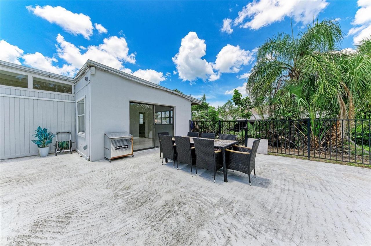413 Whitfield Avenue, Sarasota, FL 34243 Photo