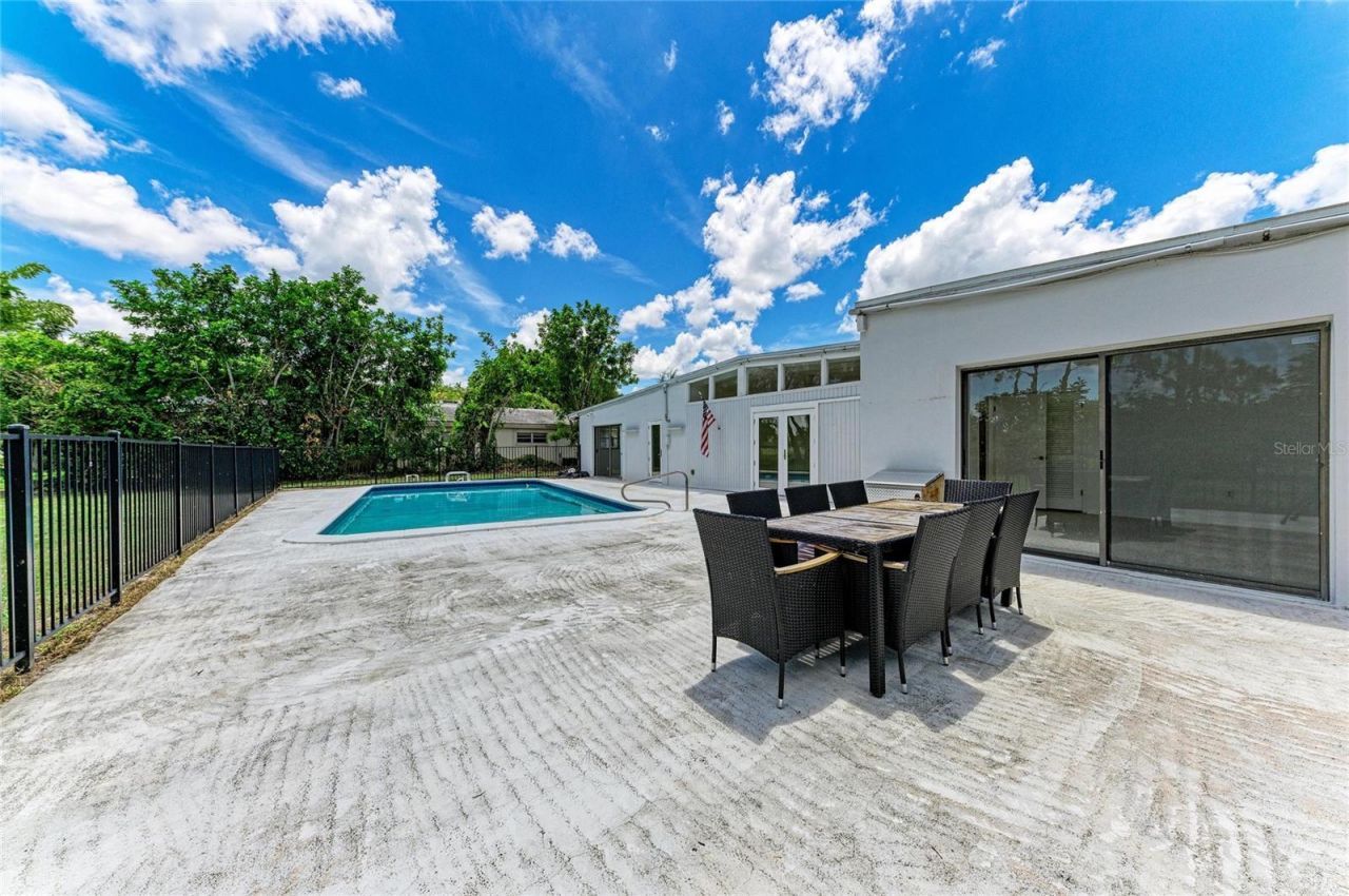 413 Whitfield Avenue, Sarasota, FL 34243 Photo
