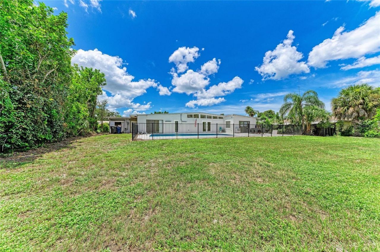 413 Whitfield Avenue, Sarasota, FL 34243 Photo