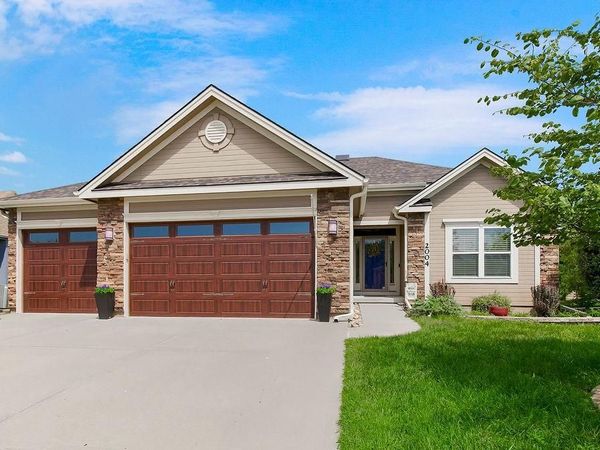 2004 NE 197th Court, Smithville, MO 64089