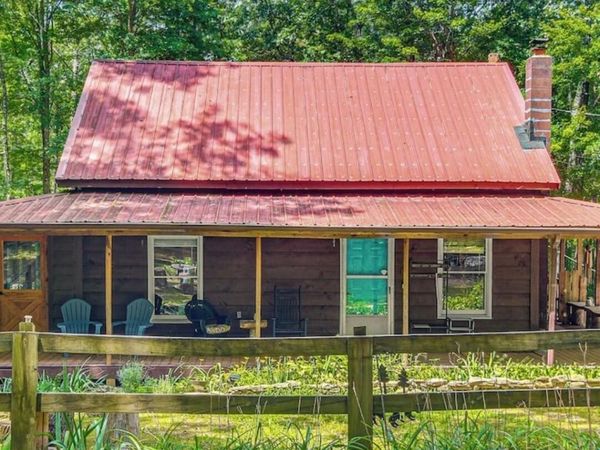 360 Joe Barnett Rd, Jamestown, TN 38556