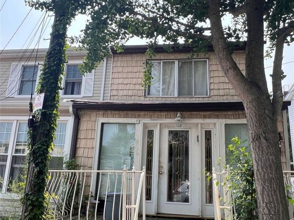 4 Pearce Place , Great Neck, NY 11021