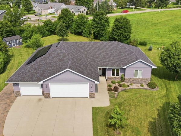 1572 Gray Fox Drive NE, Owatonna, MN 55060