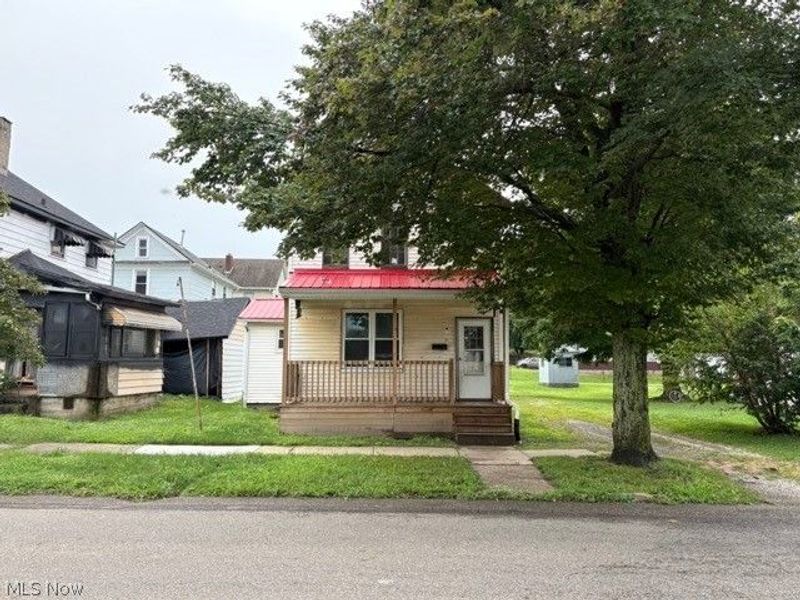 61 E Ely Street, Alliance, OH 44601 Photo 1