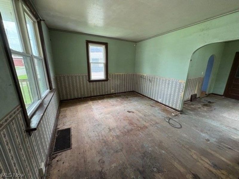 61 E Ely Street, Alliance, OH 44601 Photo 4