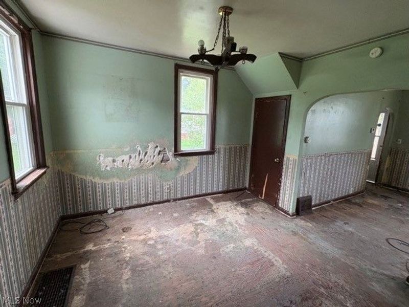 61 E Ely Street, Alliance, OH 44601 Photo 5