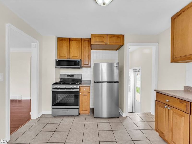 10518 Langton Avenue, Garfield Heights, OH 44125 Photo 6
