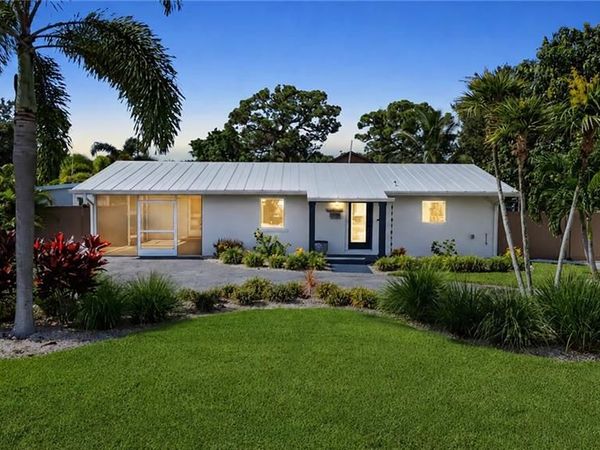 2736 Riverview DR, NAPLES, FL 34112