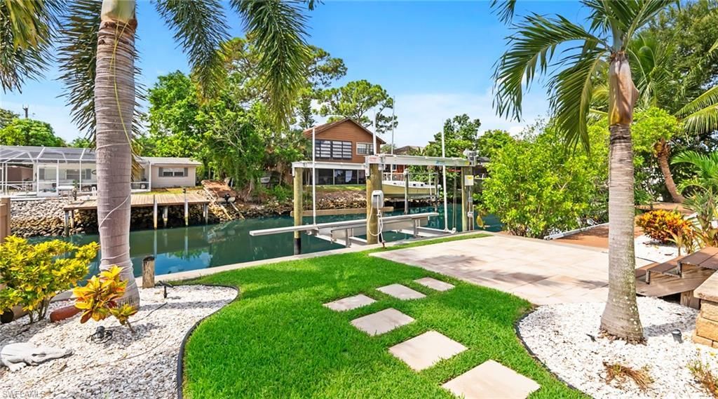 2736 Riverview Dr, Naples, FL 34112 Photo