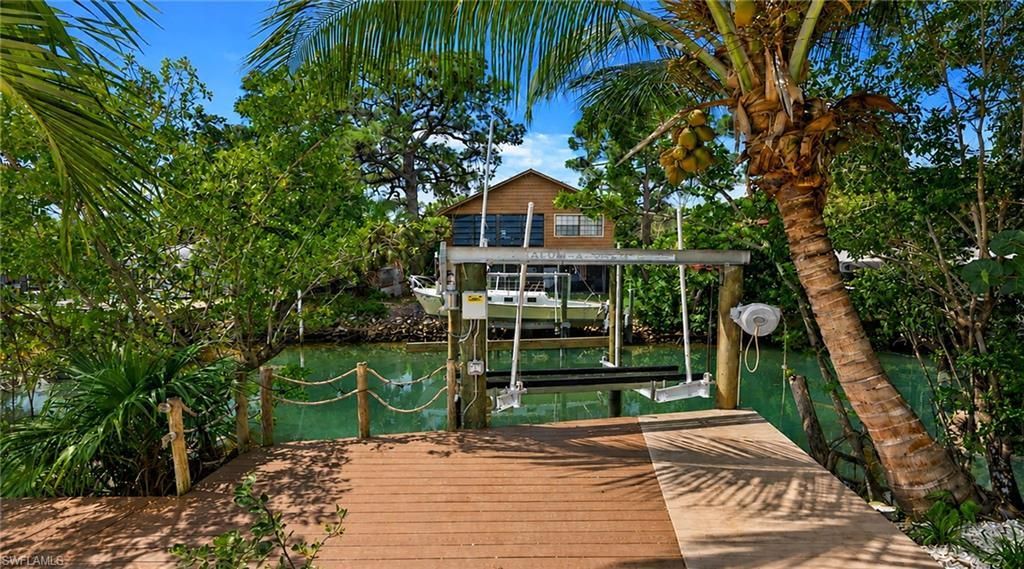 2736 Riverview Dr, Naples, FL 34112 Photo