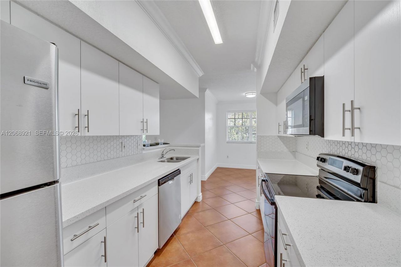 11601 SW 2nd St, Unit 21308, Pembroke Pines, FL 33025 Photo