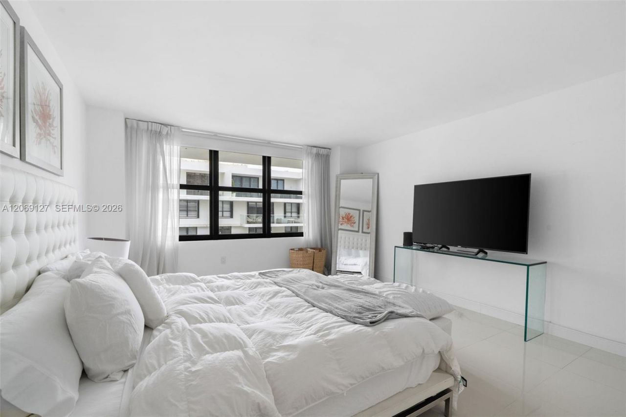 9801 Collins Ave , Unit 20V, Bal Harbour, FL 33154 Photo
