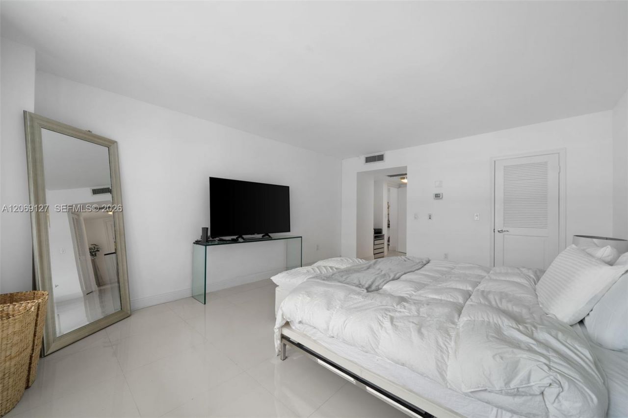 9801 Collins Ave , Unit 20V, Bal Harbour, FL 33154 Photo